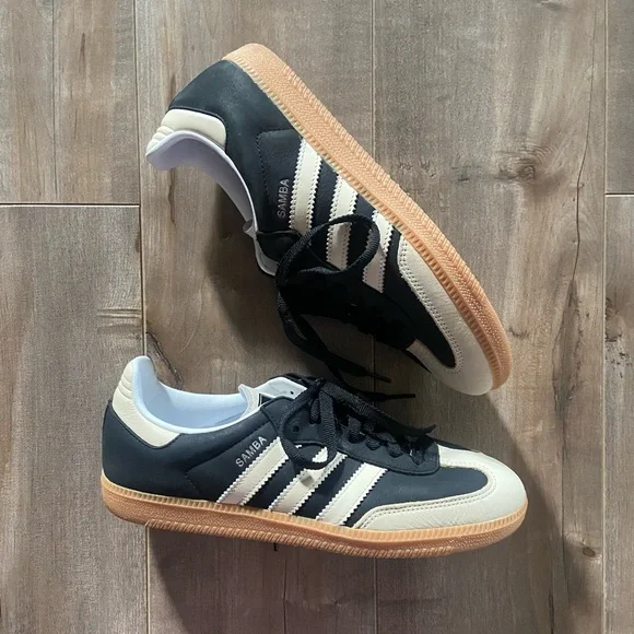 Adidas Samba OG Shoes in Core Black / Wonder White / Silver - Picture 9 of 16